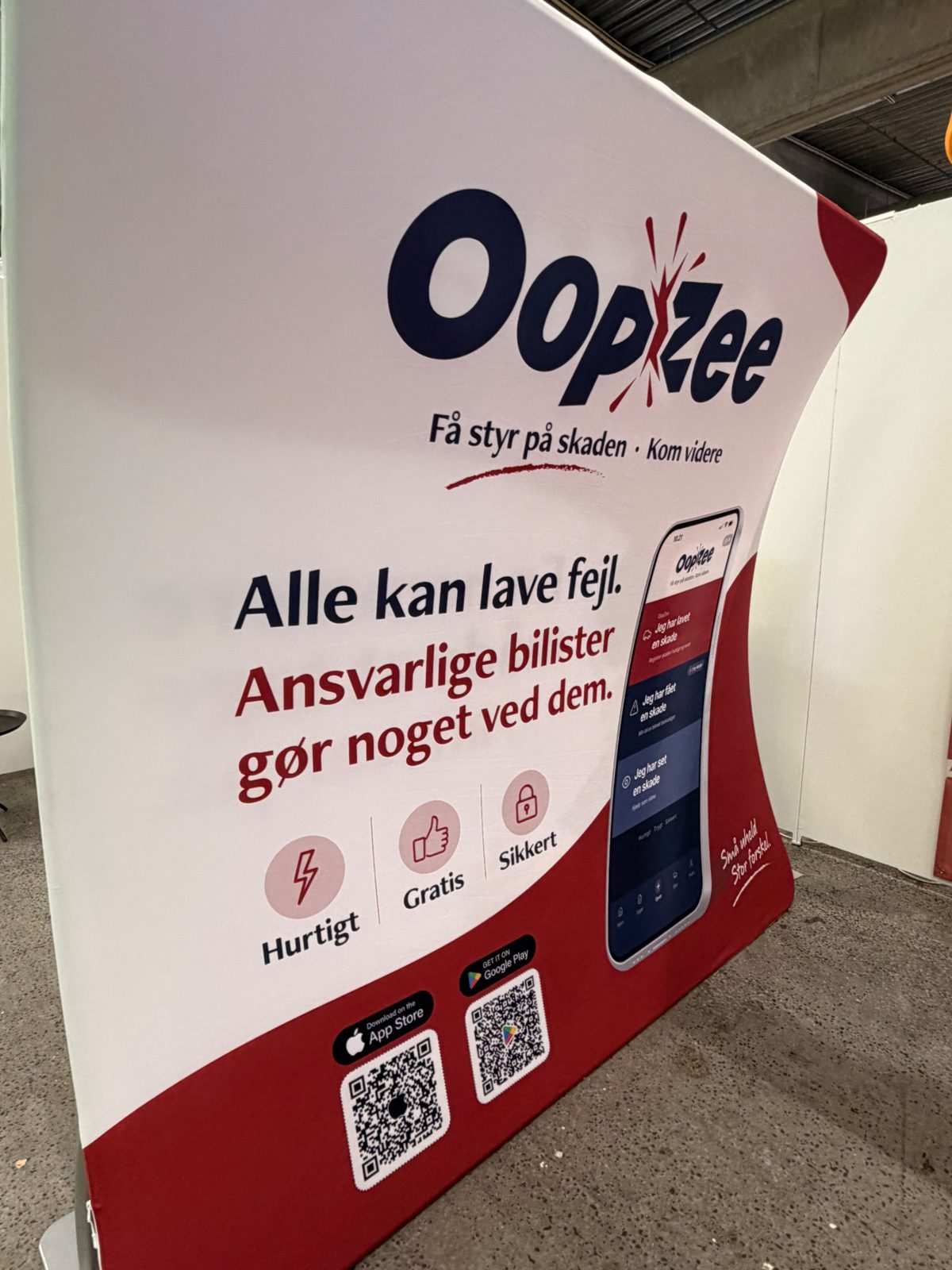 OopZees messevæg med teksten Alle kan lave fejl. Ansvarlige bilister gør noget ved dem.