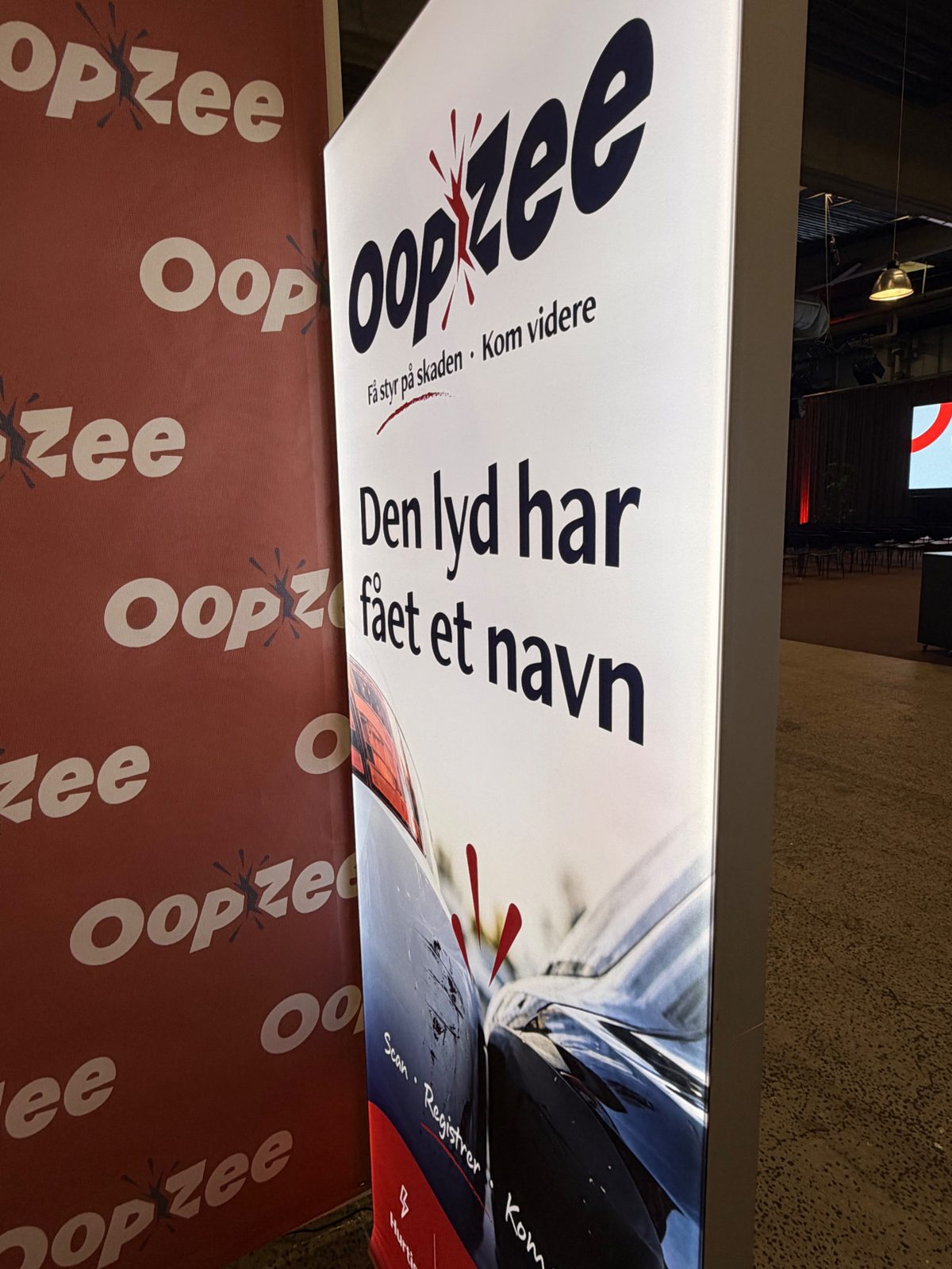Lysskilt med teksten Den lyd har fået et navn